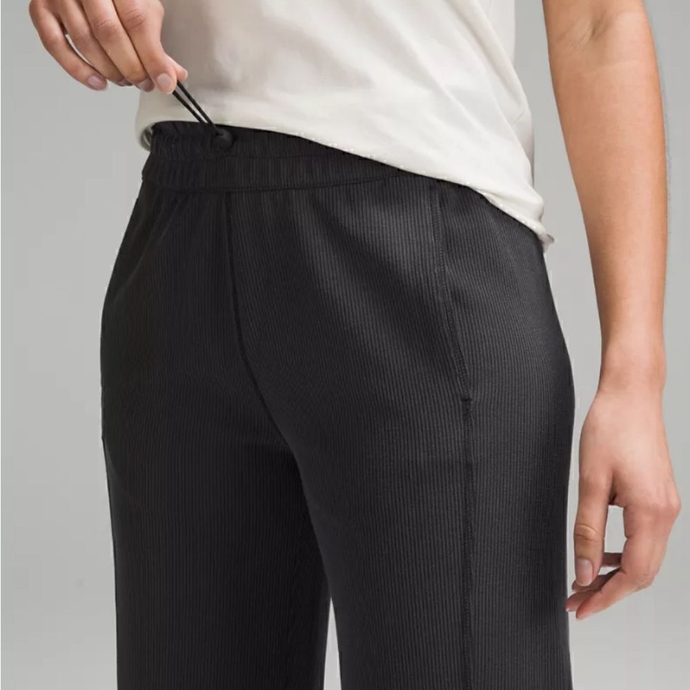 Lululemon Ribbed Softstreme Mid-Rise Wide-Leg Crop Pant 25" SOLD OUT Sz 14 Navy